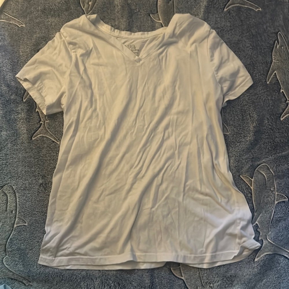 Whit tee shirt